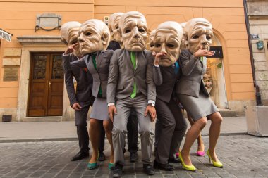 Katılımcılar sokak tiyatroları Uluslararası Festivali