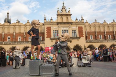 Katılımcılar sokak tiyatroları Uluslararası Festivali