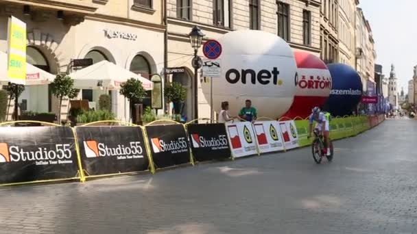 Uczestnicy z Tour de Pologne na rowerze — Wideo stockowe