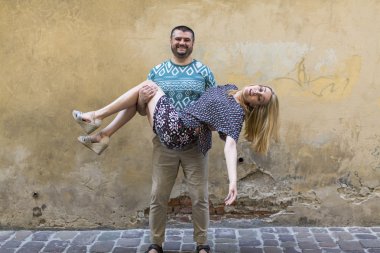 Mutlu eğlenceli çift aşık