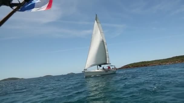 Boote bei der Segelregatta — Stockvideo