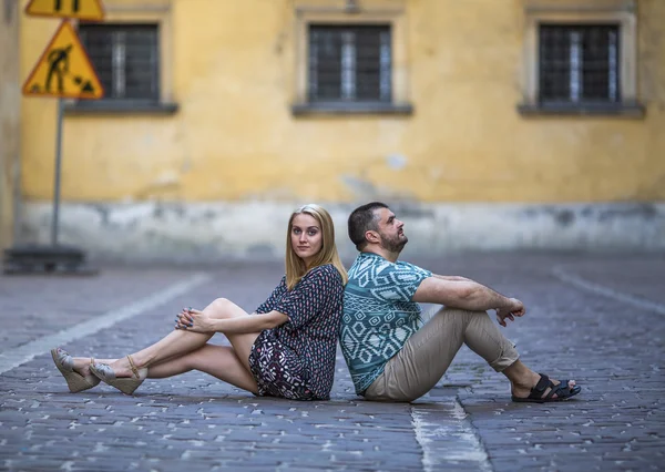 Jovem casal apaixonado — Fotografia de Stock