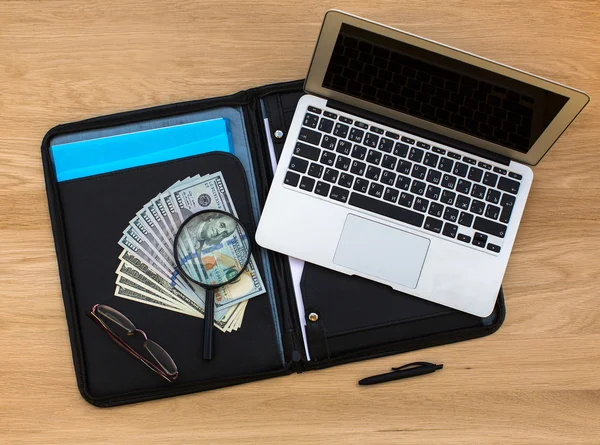 US hundred dollar bills  and Laptop — Stock Photo, Image