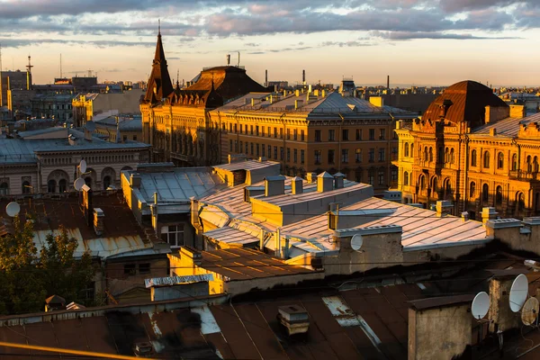 Hustaken den historiska centrum av St. Petersburg — Stockfoto