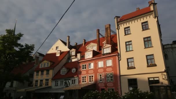 Casa nella vecchia Riga, capitale della Lettonia . — Video Stock