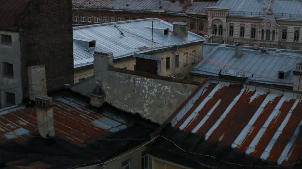 Vista sobre los tejados del centro antiguo de San Petersburgo — Vídeos de Stock