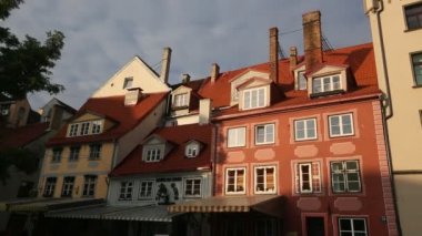 old Riga ortaçağ kenti sokaklarında