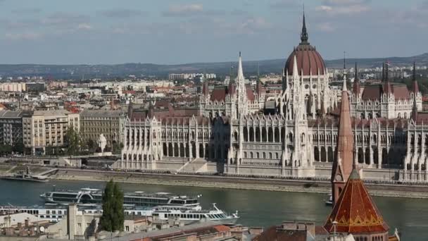 Top vy över Ungerns parlamentsbyggnad i Budapest. — Stockvideo
