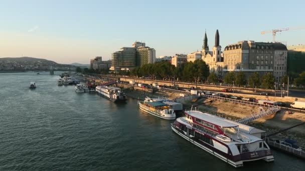 Paseo del Danubio en Budapest — Vídeos de Stock