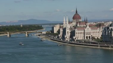 Budapeşte Macaristan Parlamento Binası görünümünü.