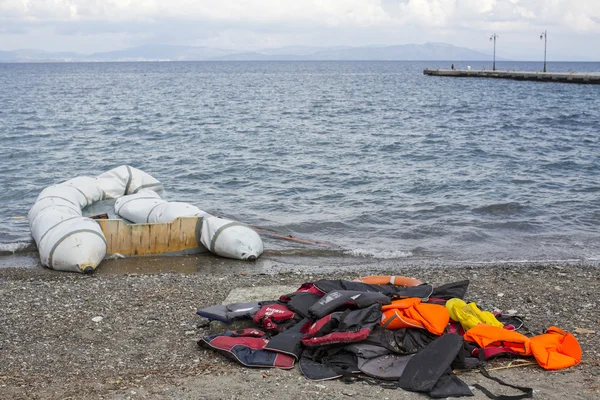 Reddingsvesten en Turkse boot — Stockfoto