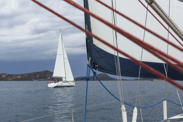 Sailboats in sailing regatta on Aegean Sea. — Zdjęcie stockowe