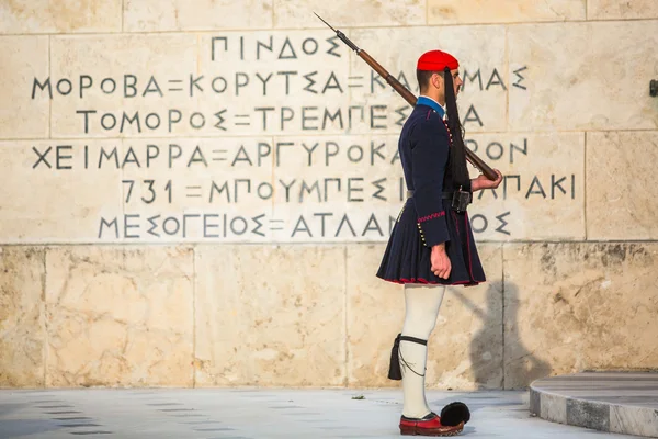 Evzone a guardia della Tomba del Milite Ignoto — Foto Stock