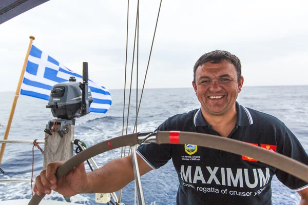 Marinheiro não identificado participar na regata de vela — Fotografia de Stock