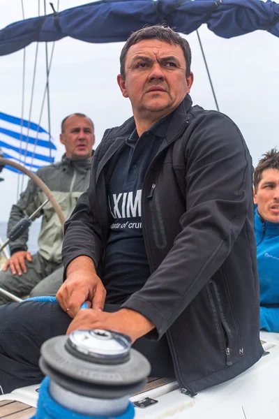 Marineros no identificados participan en regata de vela —  Fotos de Stock