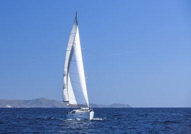 Dalgalar aracılığıyla Rüzgar yelken