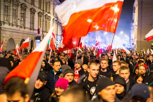 Націоналісти протесту в центрі Кракова. — стокове фото