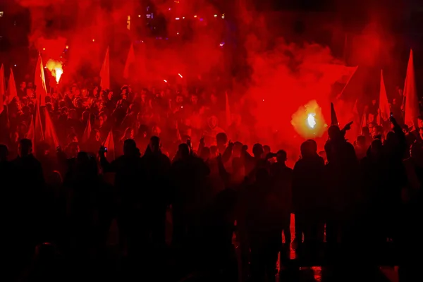 Demonstranten marschieren durch die Innenstadt — Stockfoto