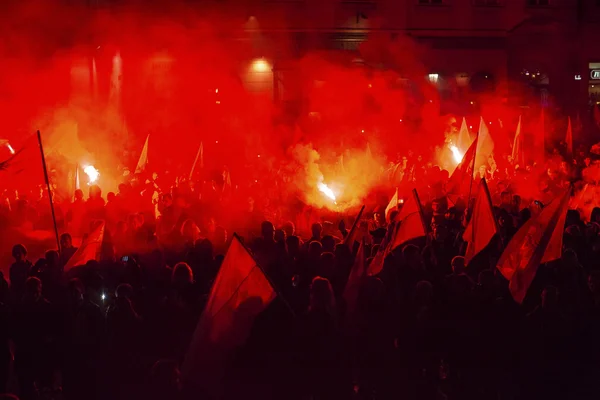 Demonstranter tåga igenom centrum — Stockfoto