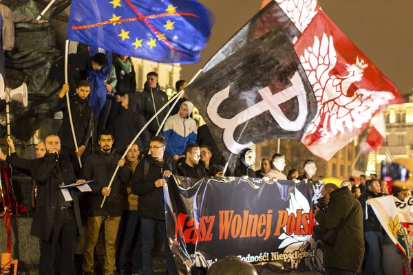 Demonstranten marschieren durch die Innenstadt — Stockfoto