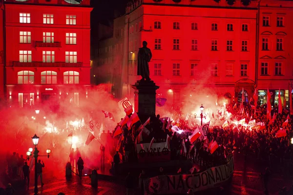 Demonstranten marschieren durch die Innenstadt — Stockfoto