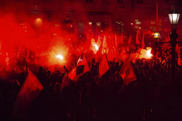 Protestující pochod přes centrum města — Stock fotografie