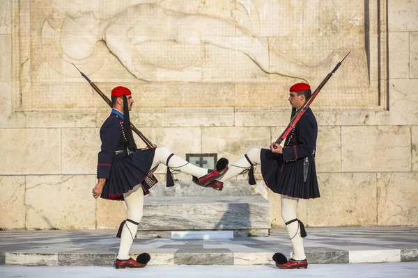 Evzone a guardia della Tomba del Milite Ignoto — Foto Stock