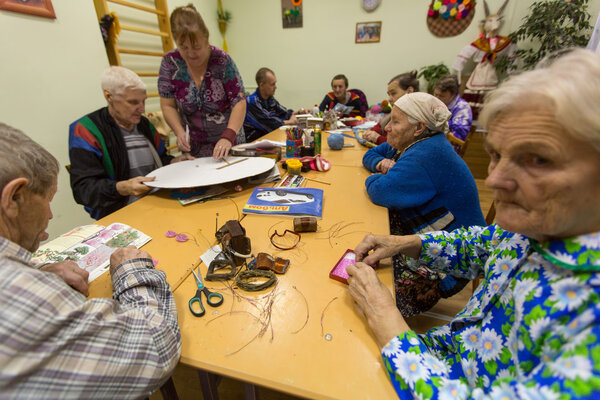 Elderly people during occupational therapy