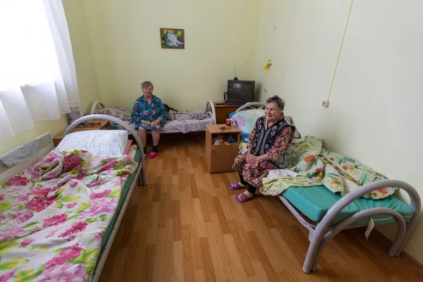 Mulheres idosas no departamento de reabilitação — Fotografia de Stock