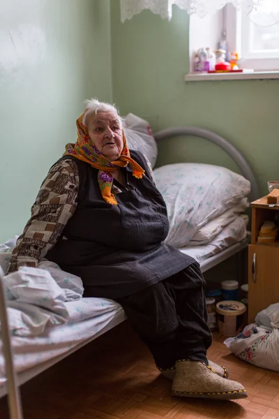 Elderly woman in rehabilitation department — Stock Photo, Image