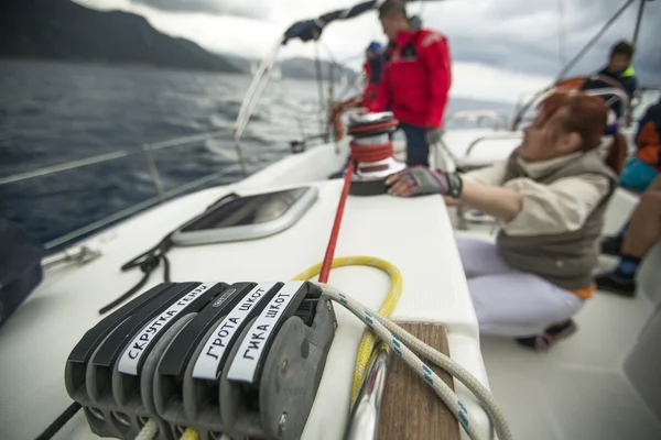 Les marins participent à la régate de voile — Photo