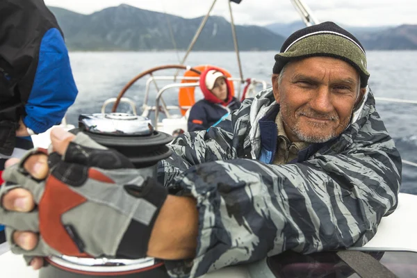 Segler nehmen an Segelregatta teil — Stockfoto