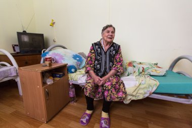 Yaşlı kadın Rehabilitasyon Bölümü