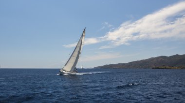 Dalgalar aracılığıyla Rüzgar yelken