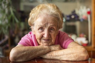 Yaşlı bir kadının portresi.