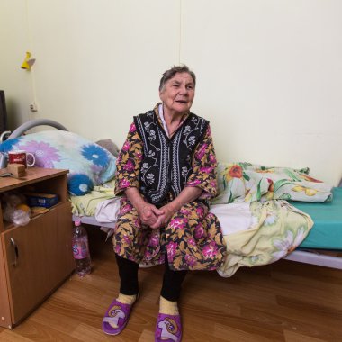 Yaşlı kadın Rehabilitasyon Bölümü