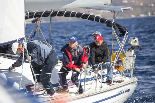 Segler nehmen an Segelregatta teil — Stockfoto