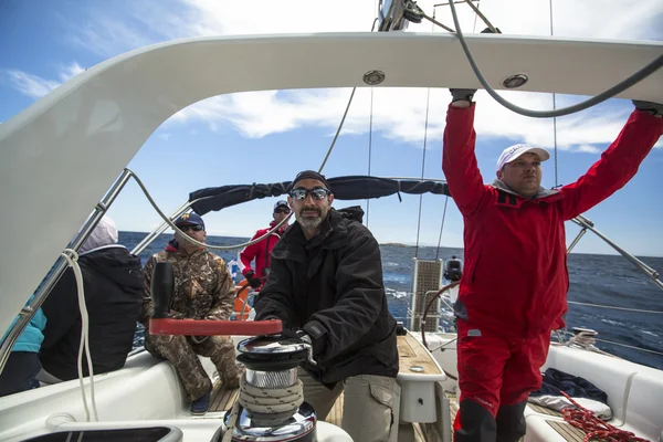 Zeilers deelnemen aan zeilregatta — Stockfoto