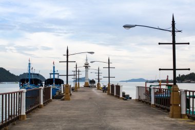 Balıkçı köyü adasının deniz feneri