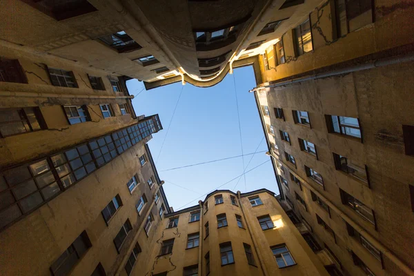 Typical courtyard in St. Petersburg — Stock Photo, Image