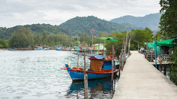 Villaggio dei pescatori dell'isola di Ko Chang . — Foto Stock