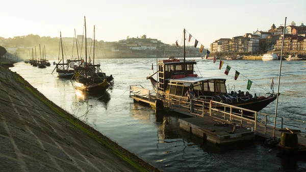 Ribeira, tradiční čluny na řece Douro — Stock fotografie