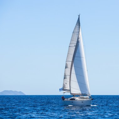 Dalgalar aracılığıyla Rüzgar yelken