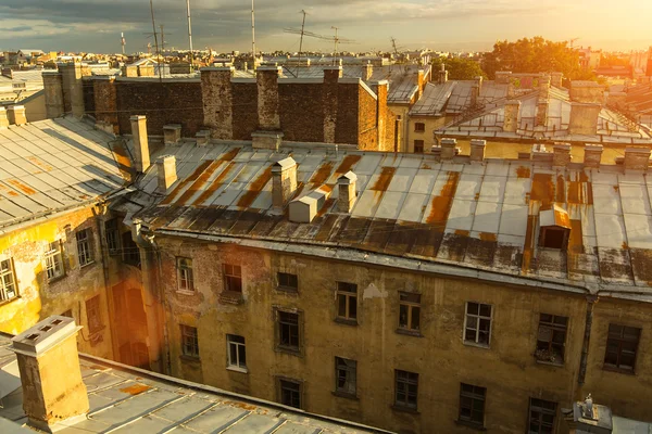 Coucher de soleil depuis les toits — Photo