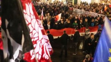 Protestocular Krakow merkezinden yürüdü