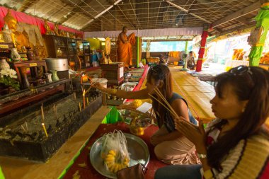 women in the Wat Khlong Prao monastery