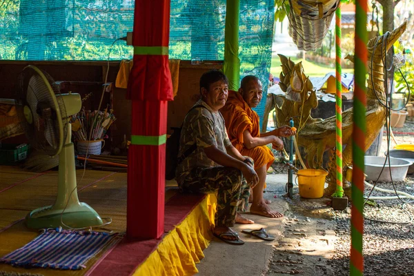 Monk in the Wat Khlong Prao monastery — ストック写真