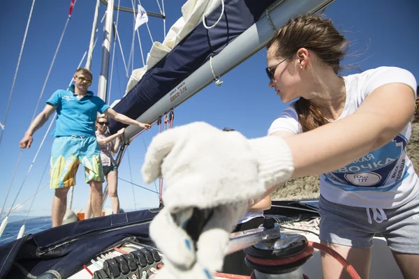 Segler nehmen an Segelregatta teil — Stockfoto