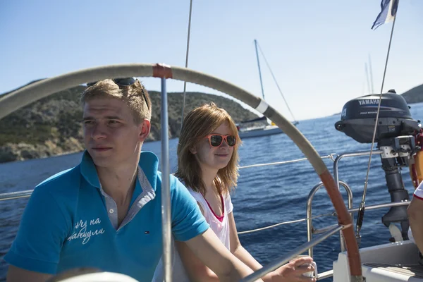 Segler nehmen an Segelregatta teil — Stockfoto