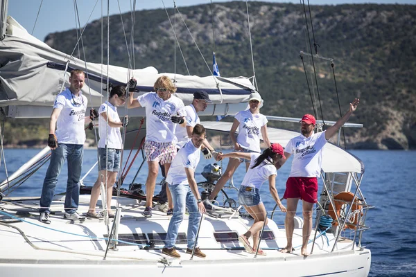 Denizciler yelkenli yarışlarına katılıyorlar. — Stok fotoğraf